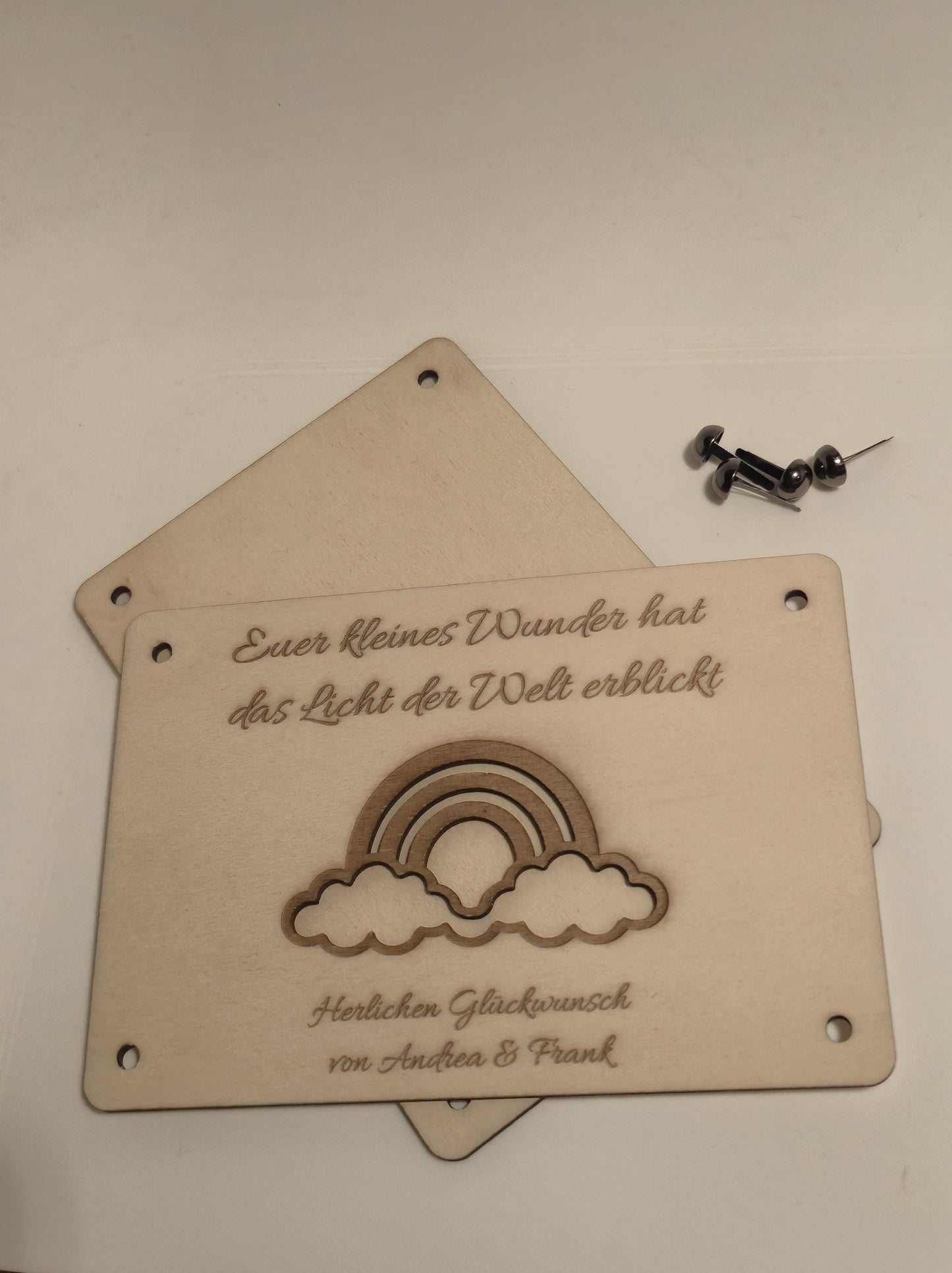 Geldgeschenk Geburt Personalisiert | Baby Holzkarte Regenbogen | Geschenk zur Geburt & Babyparty | Geldverpackung Gravur inkl. Klammern