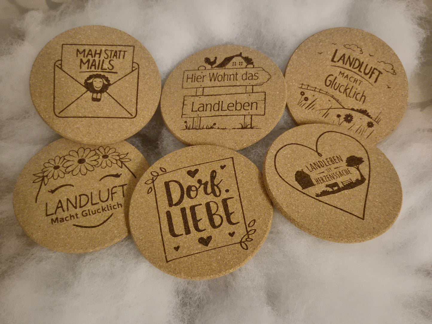 6er Set Kork Untersetzer - Motiv Landleben | Dorfleben | Dorfkind | Inklusive Ständer