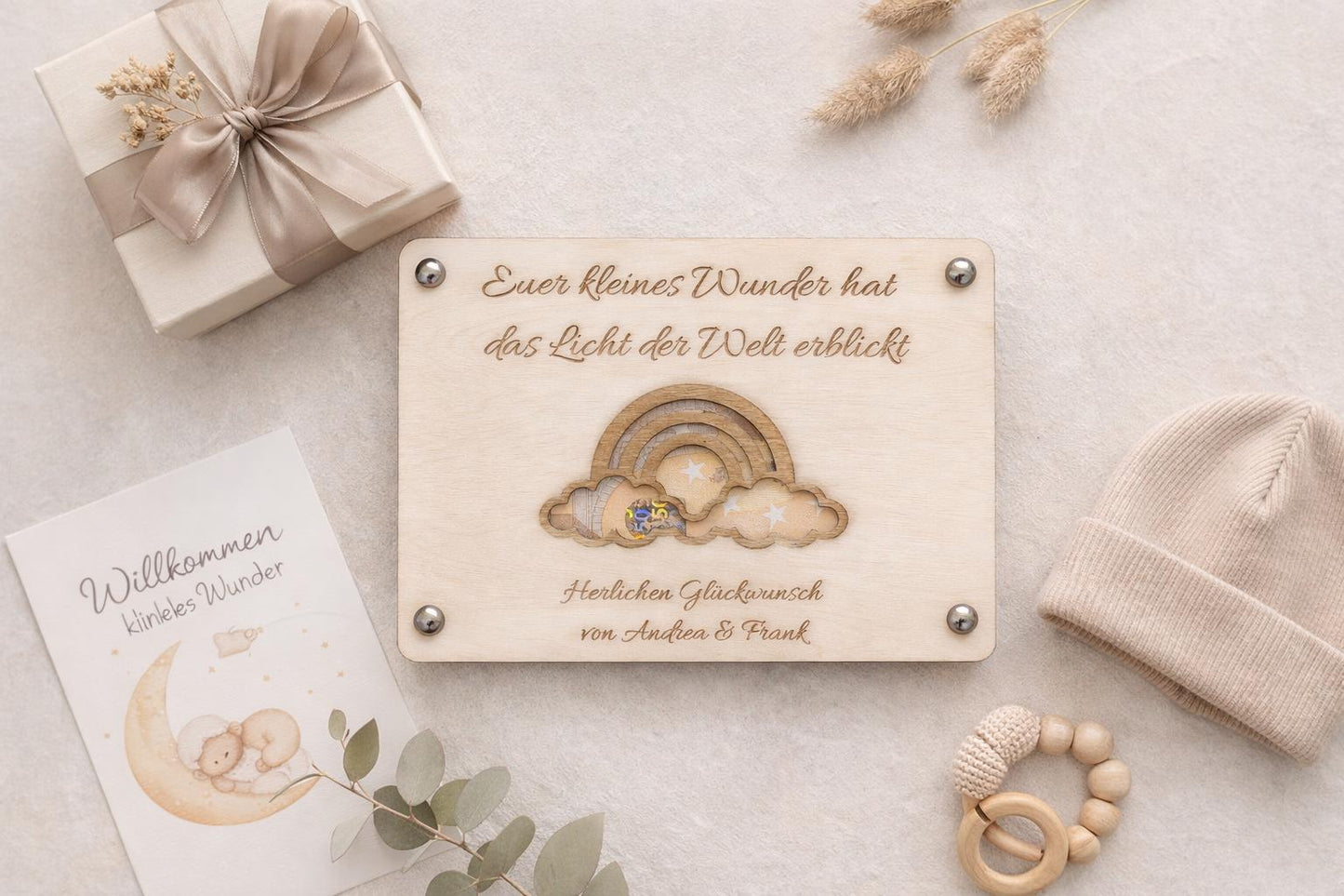 Geldgeschenk Geburt Personalisiert | Baby Holzkarte Regenbogen | Geschenk zur Geburt & Babyparty | Geldverpackung Gravur inkl. Klammern