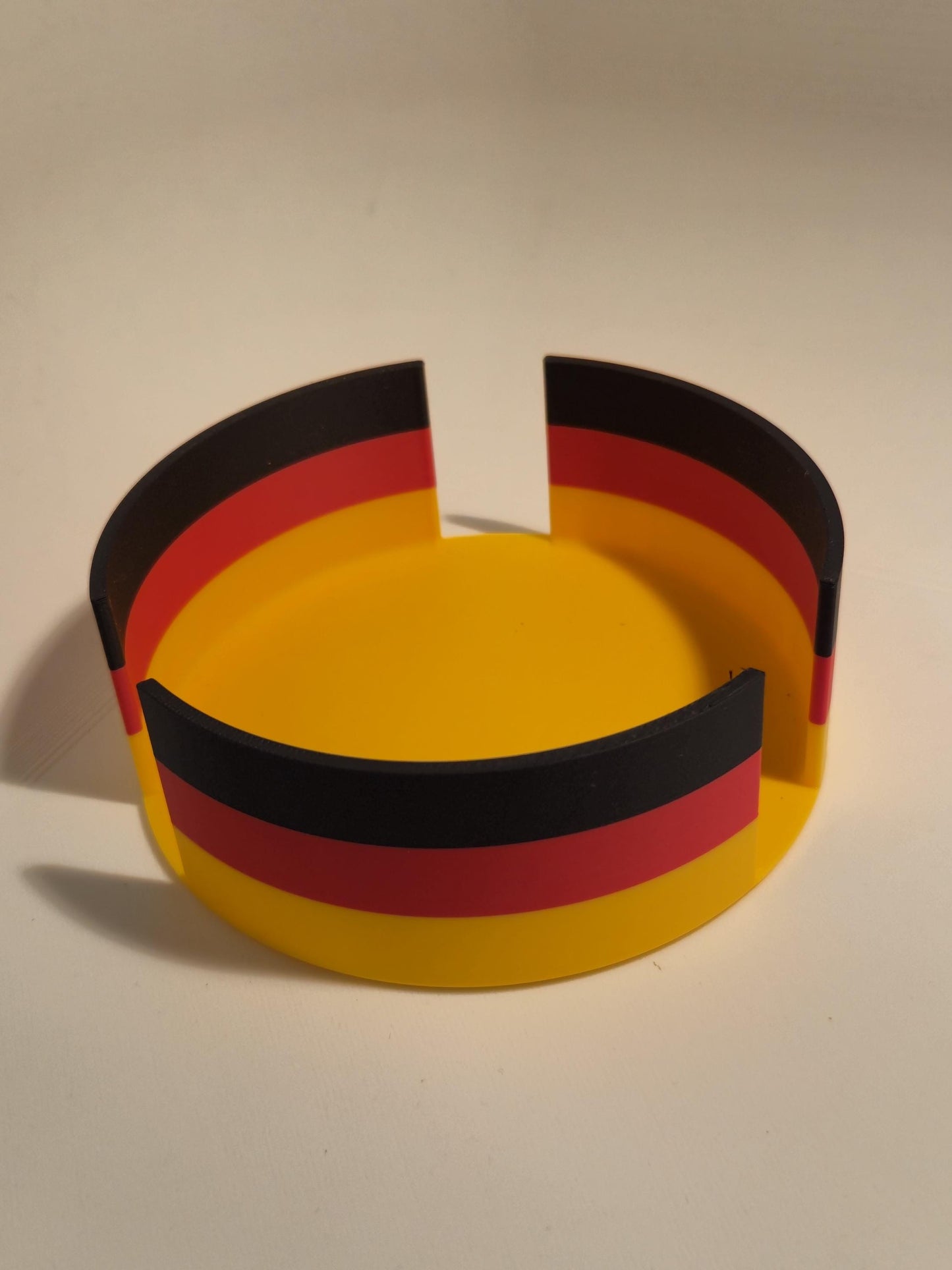 Untersetzer im Deutschland Fussball Fan Design | 6x Korkuntersetzer graviert + Ständer in Fahnenoptik